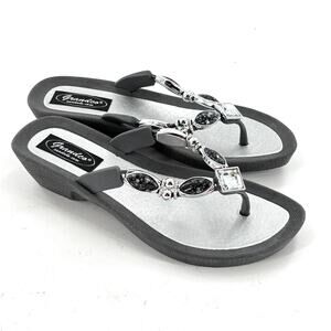 Grandco Jeweled Thong Sandals 6 NWOT Gray Silver Glam Travel Comfort Resort